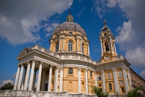 Xtrallusion offers characteristic Bed and Breakfast, B&B, Guest House, Hotel, Albergo and Country Lodge accommodation in Italy. Plus independent self-guided Walking, Adventure, Activity, Skiing and Paragliding Holiday itineraries on the Italian Rivieras, in the Italian Lakes, in the Italian Alps and in some of the most beautiful corners of Italy.